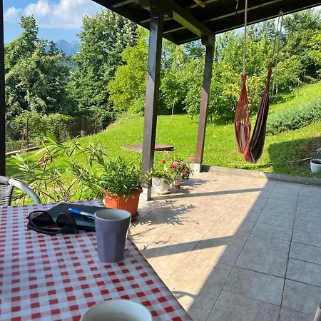 бялата къща в слатина